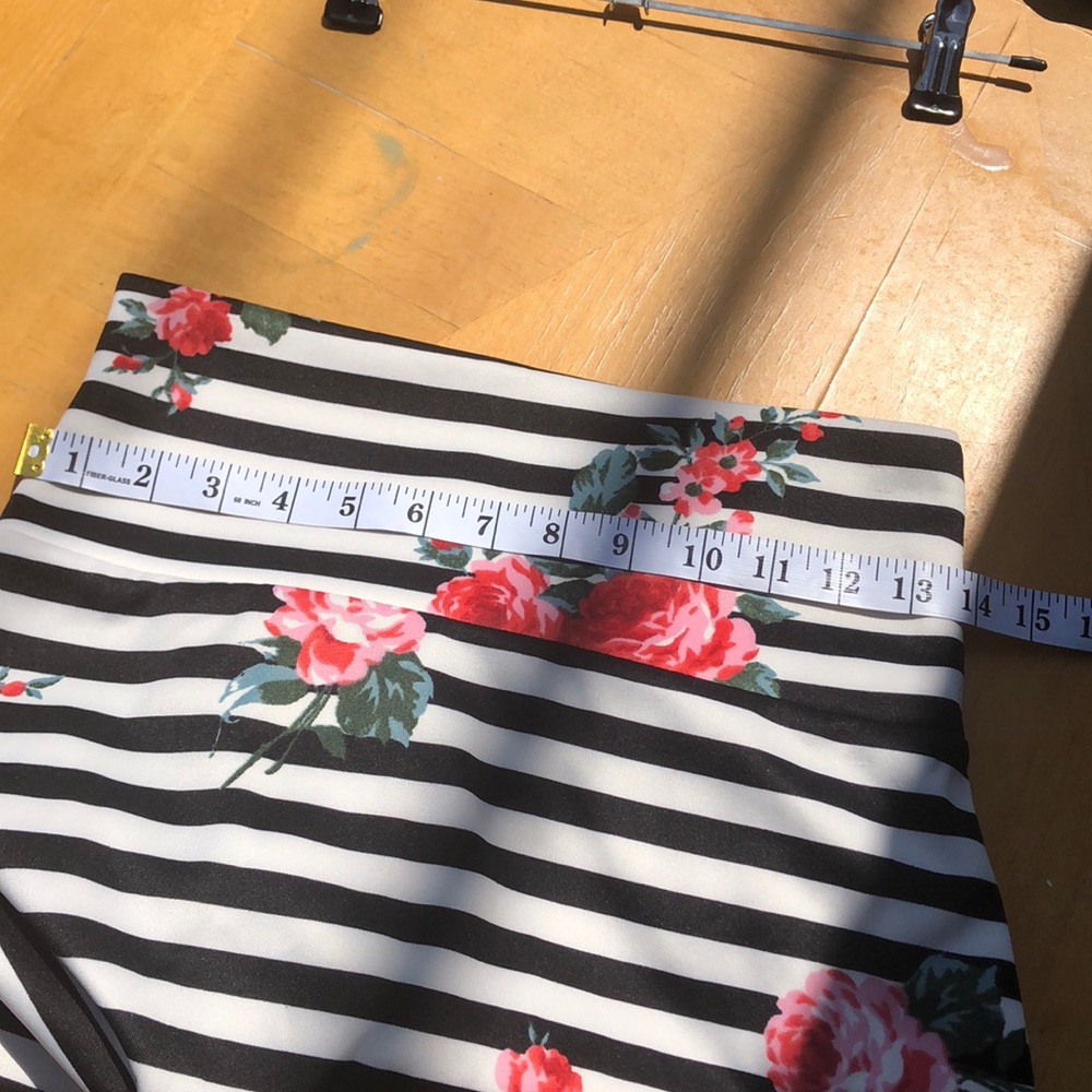 •‼️SOLD‼️•NWOT• Floral and stripe pencil skirt• - Picture 3 of 5